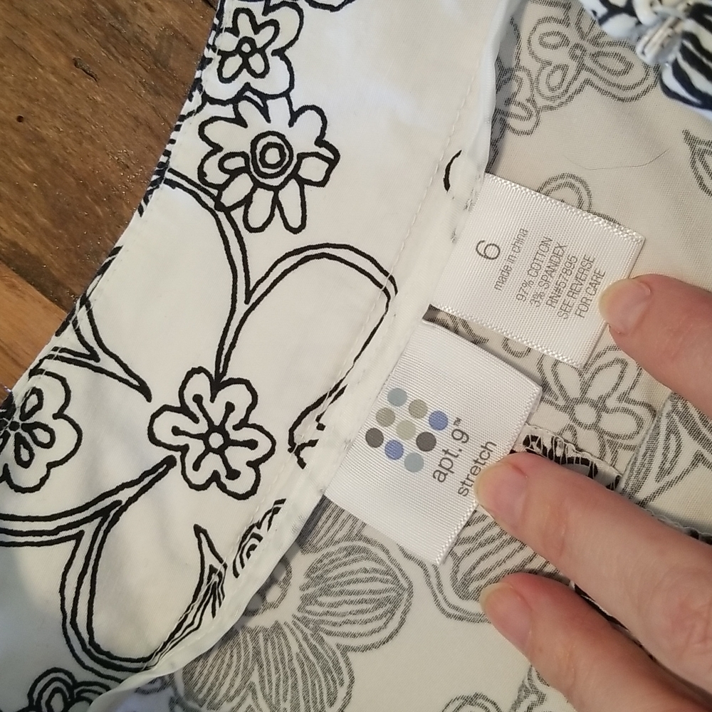 Spring skirt, white with black ribbon detail - Picture 3 of 6